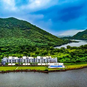 Zana Lakeview - Scenic Lakeside Hotel